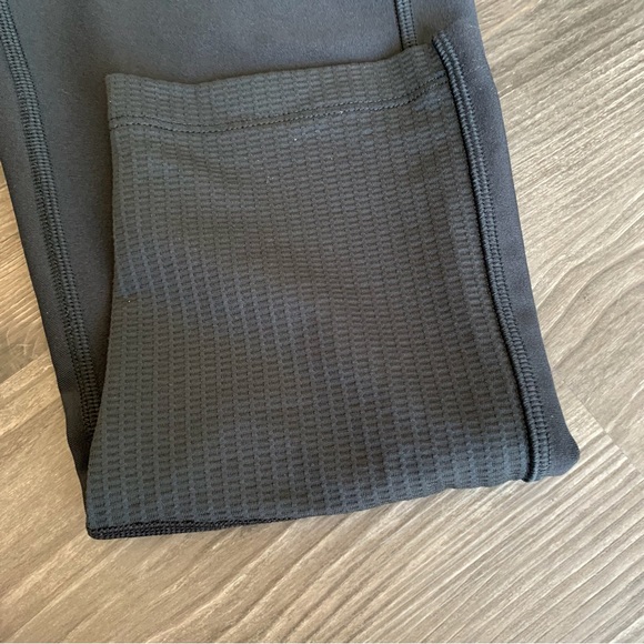 Under Armour Compression HeatGear Cropped Leggings - Picture 9 of 9